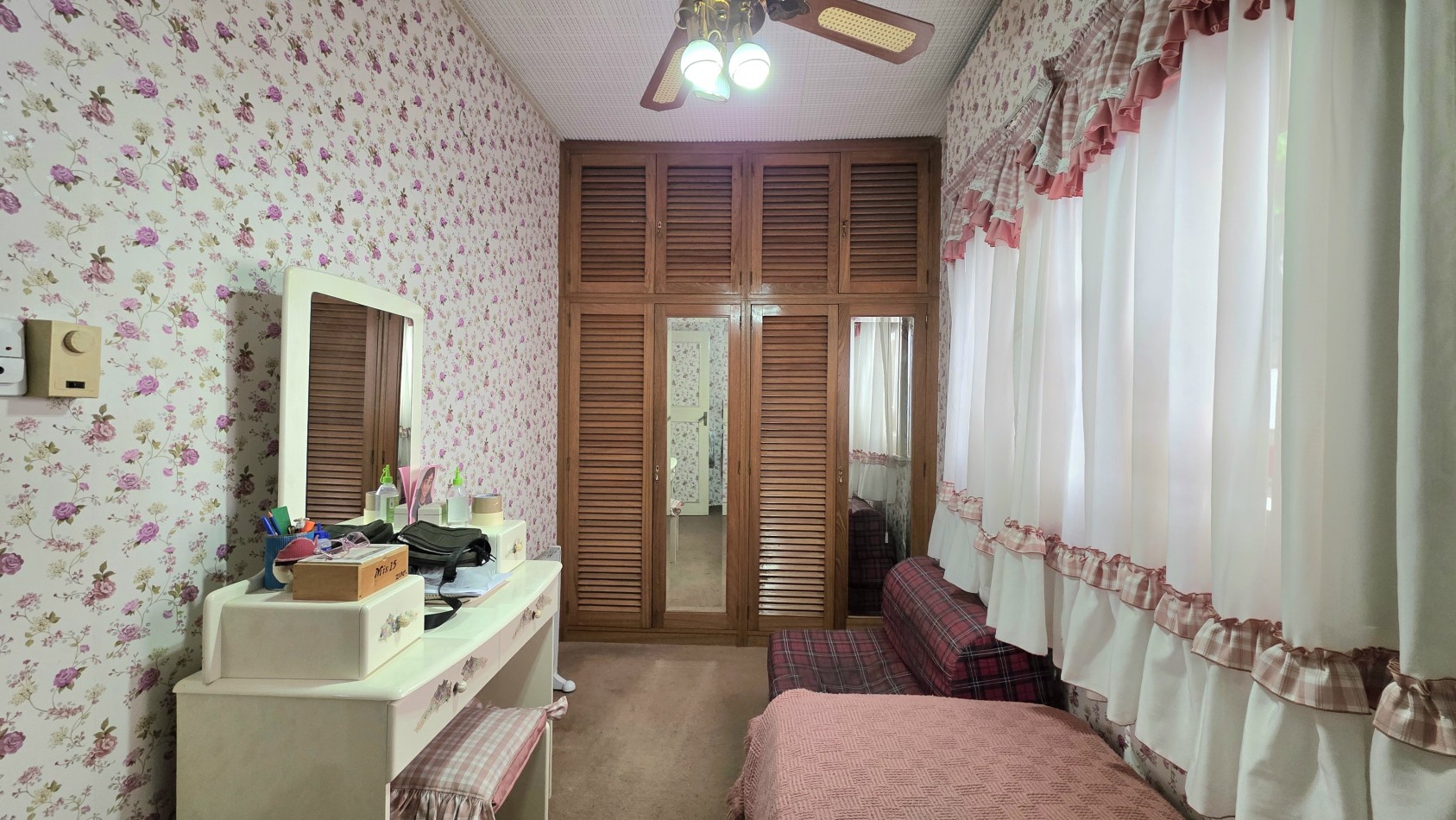 CASA 4 AMBIENTES CON FONDO