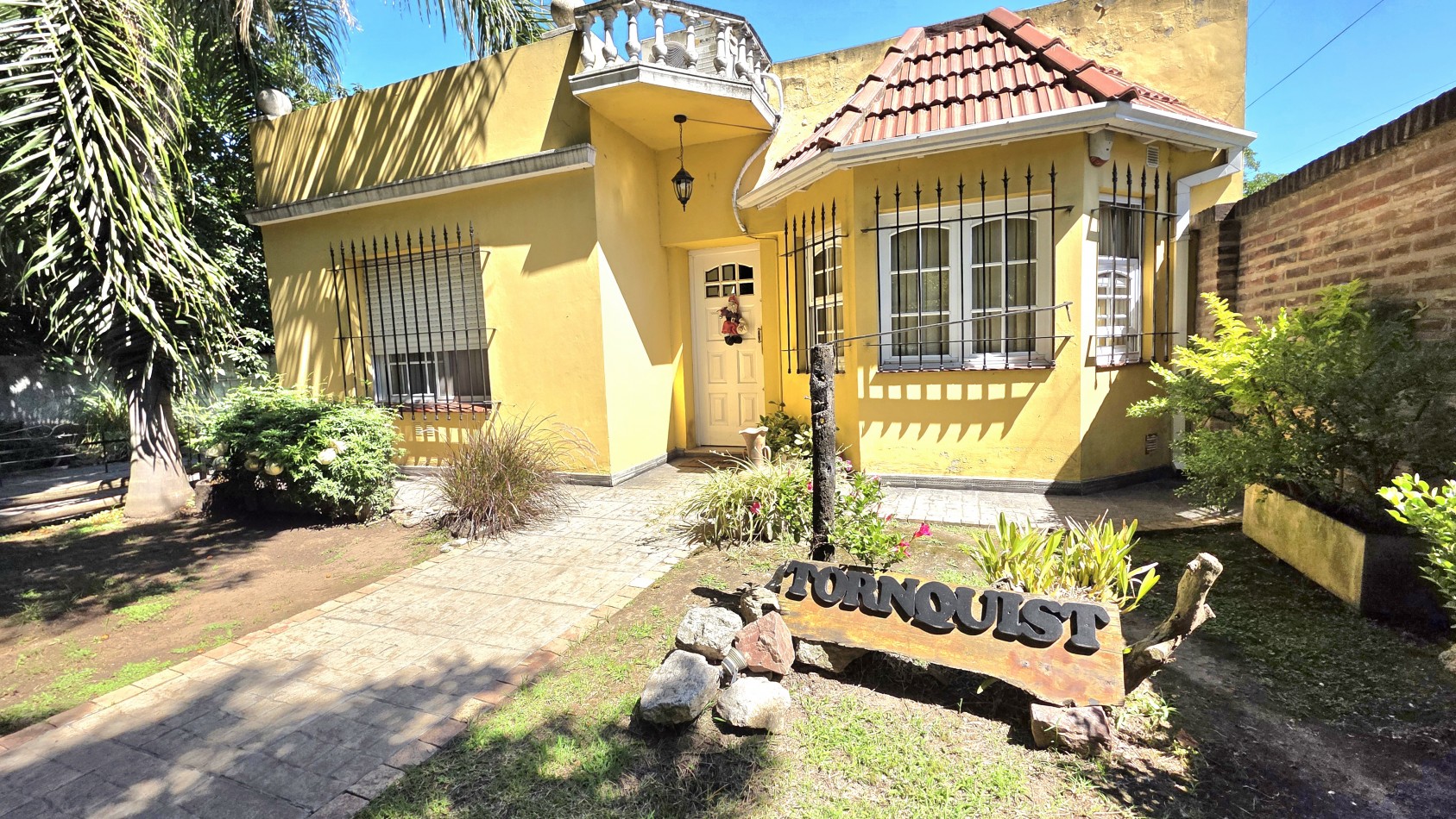 CASA 3 AMBIENTES CON PARQUE Y PILETA