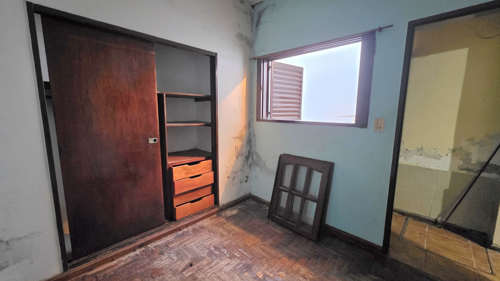 OPORTUNIDAD EN TEMPERLEY - CASA CON TERRAZA Y GRAN POTENCIAL, APTA CREDITO