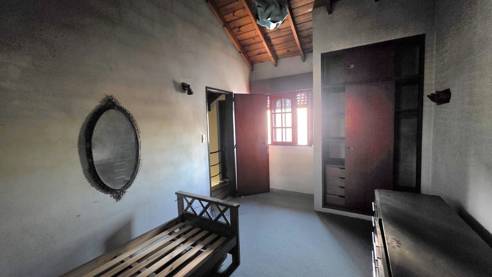 OPORTUNIDAD EN TEMPERLEY - CASA CON TERRAZA Y GRAN POTENCIAL, APTA CREDITO