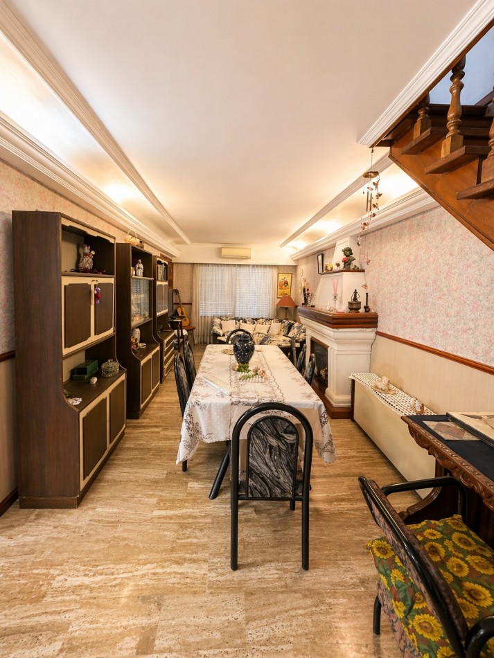 CASA 3 AMBIENTES CON COCHERA Y GRAN PATIO