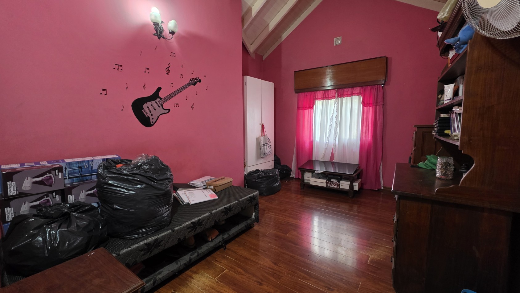 CASA 6 AMBIENTES CON PILETA
