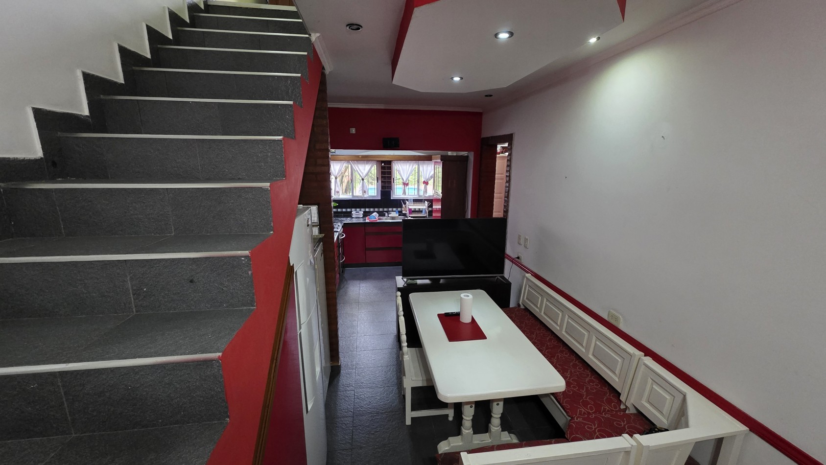 CASA 6 AMBIENTES CON PILETA