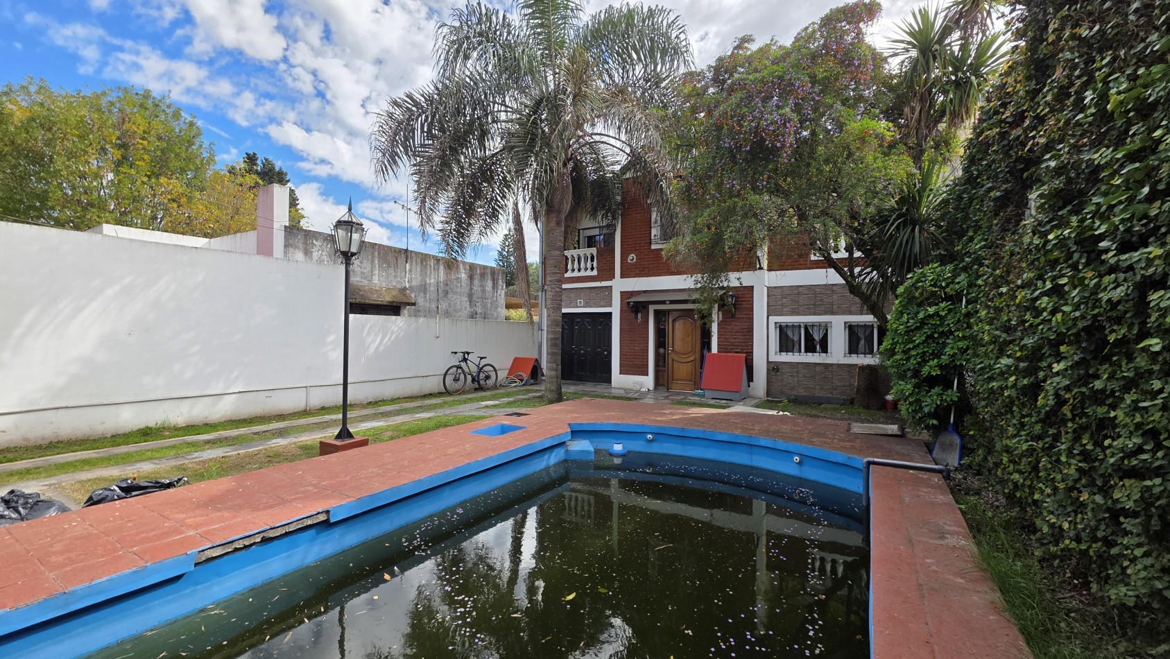 CASA 6 AMBIENTES CON PILETA