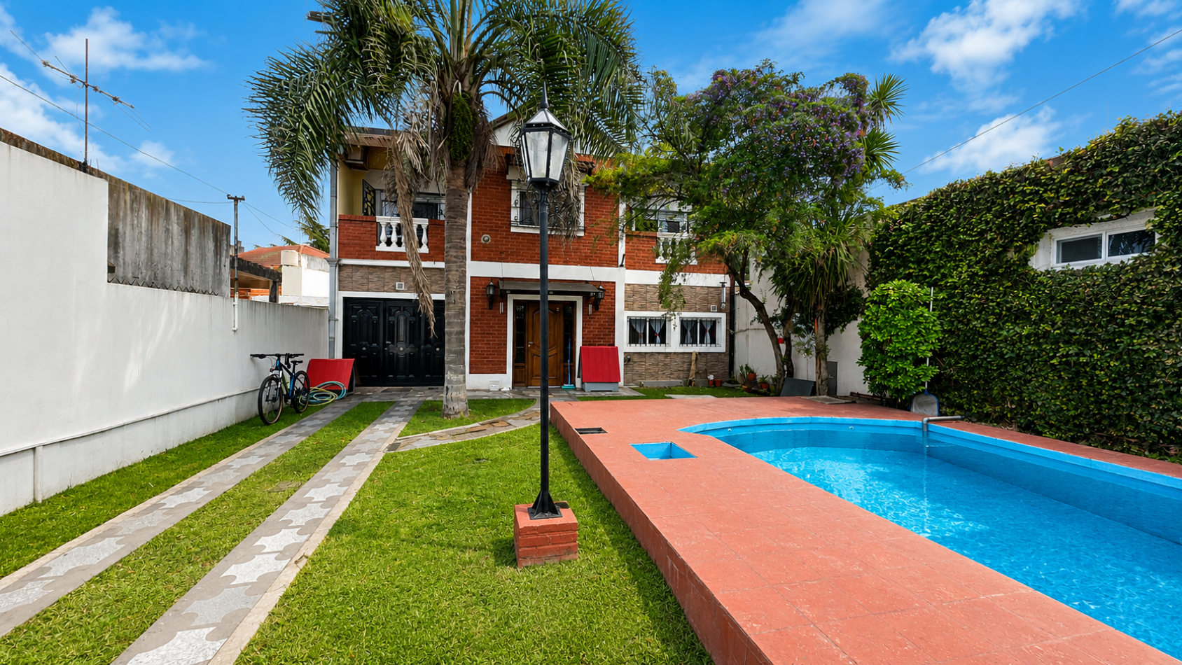 CASA 6 AMBIENTES CON PILETA