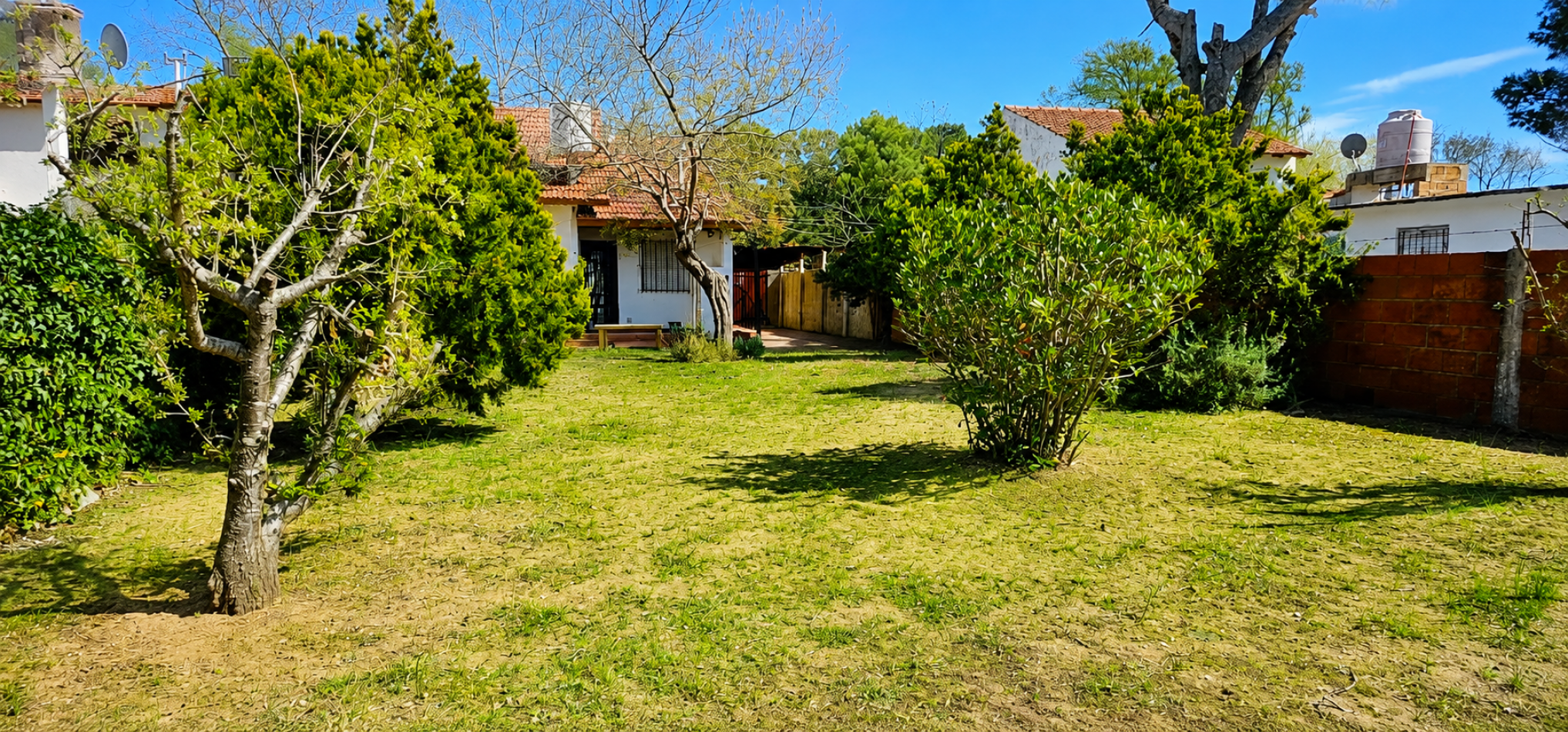 CASA EN VENTA EN LAS TONINAS A 6 CUADRAS DEL MAR - LOTE 10x40 - GAS NATURAL - GRAN POTENCIAL