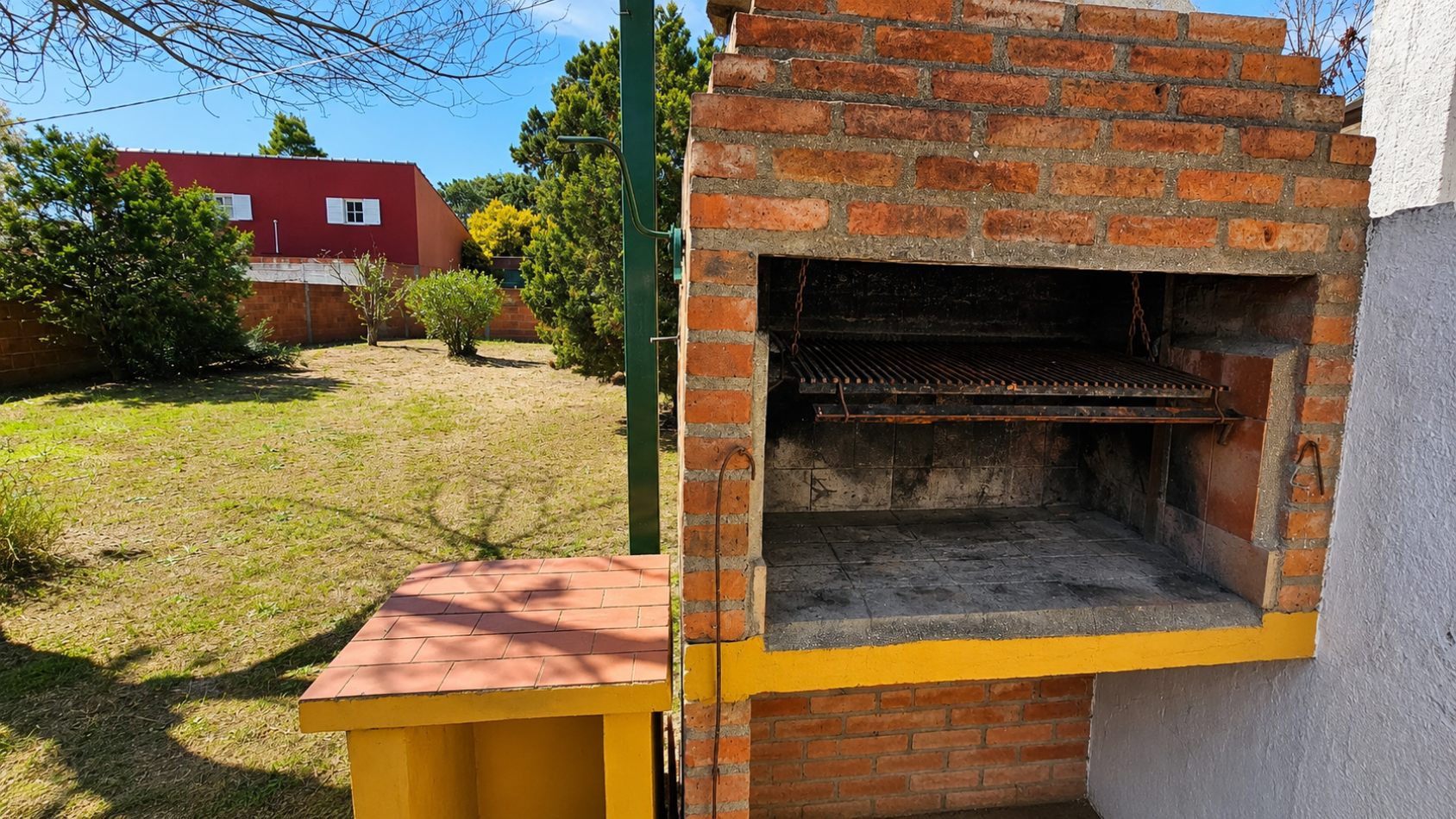 CASA EN VENTA EN LAS TONINAS A 6 CUADRAS DEL MAR - LOTE 10x40 - GAS NATURAL - GRAN POTENCIAL