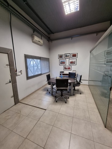 GALPON/DEPOSITO CON OFICINAS Y VESTUARIOS