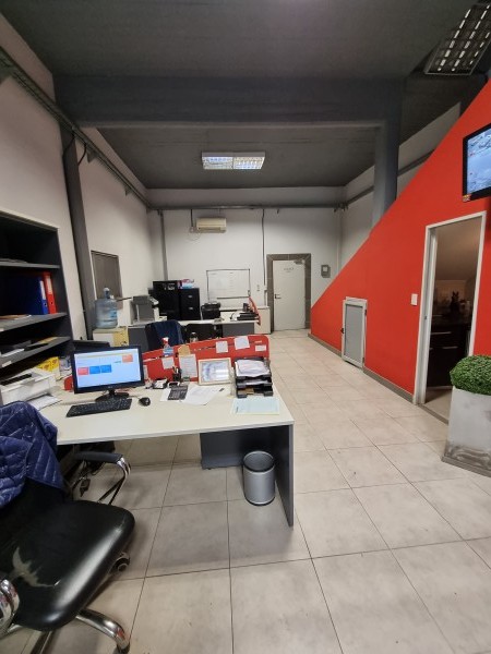 GALPON/DEPOSITO CON OFICINAS Y VESTUARIOS