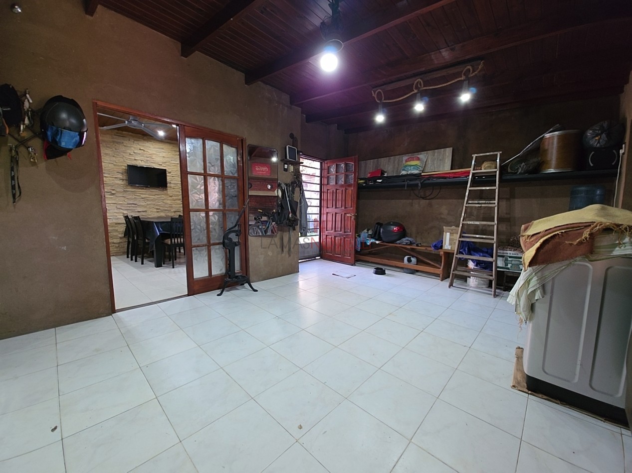 CASA 4 AMBIENTES CON FONDO Y PILETA