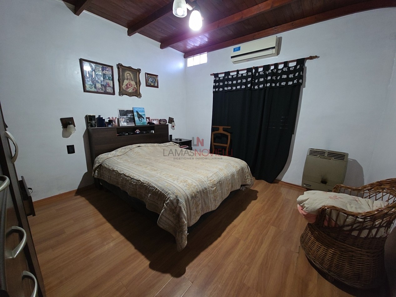 CASA 4 AMBIENTES CON FONDO Y PILETA