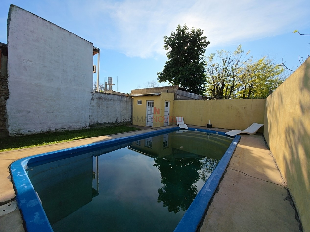 CASA 4 AMBIENTES CON FONDO Y PILETA