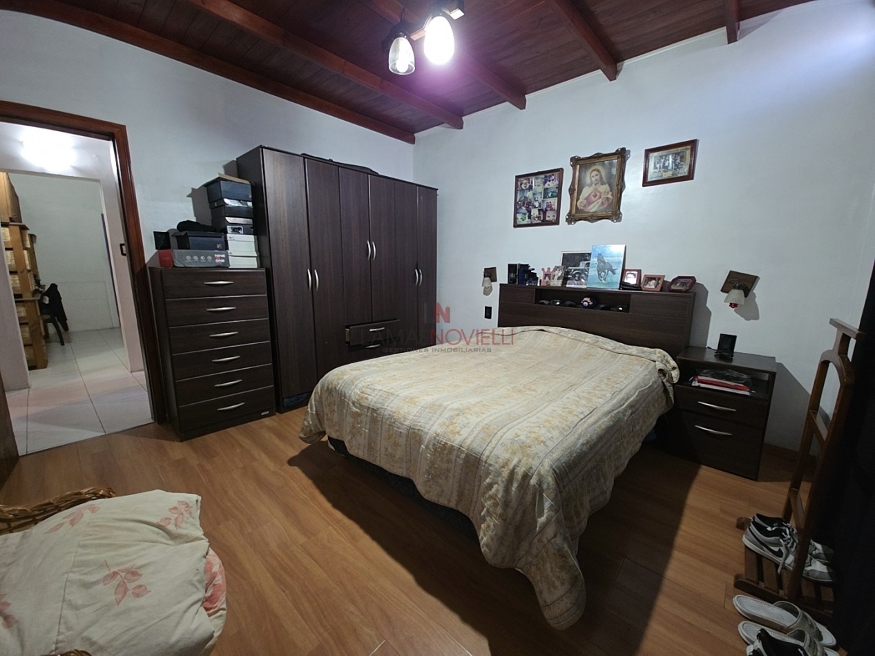 CASA 4 AMBIENTES CON FONDO Y PILETA