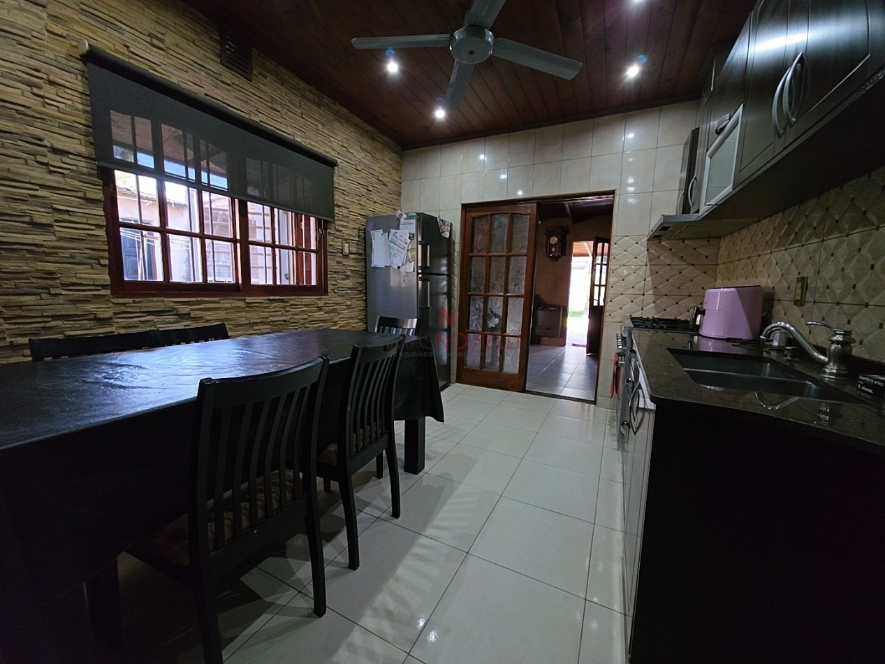 CASA 4 AMBIENTES CON FONDO Y PILETA