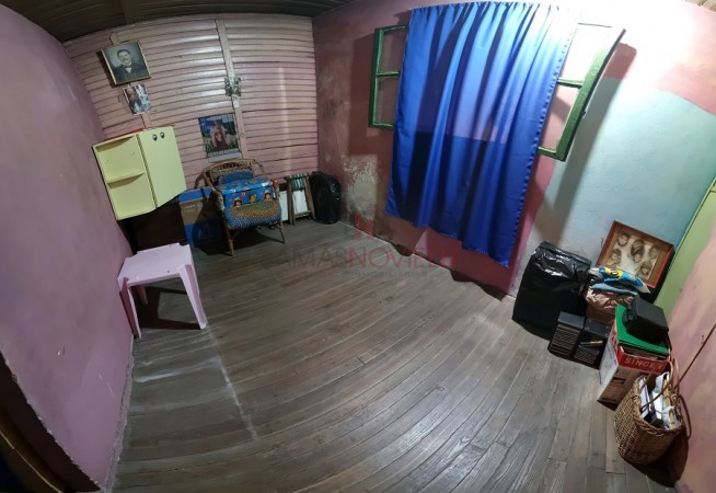 CASA AL FRENTE CON PREFABRICADA AL FONDO