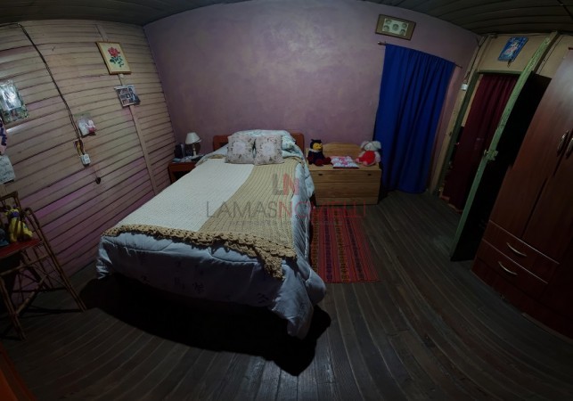 CASA AL FRENTE CON PREFABRICADA AL FONDO