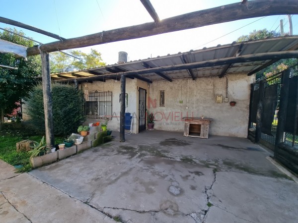CASA AL FRENTE CON PREFABRICADA AL FONDO