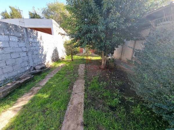 CASA AL FRENTE CON PREFABRICADA AL FONDO