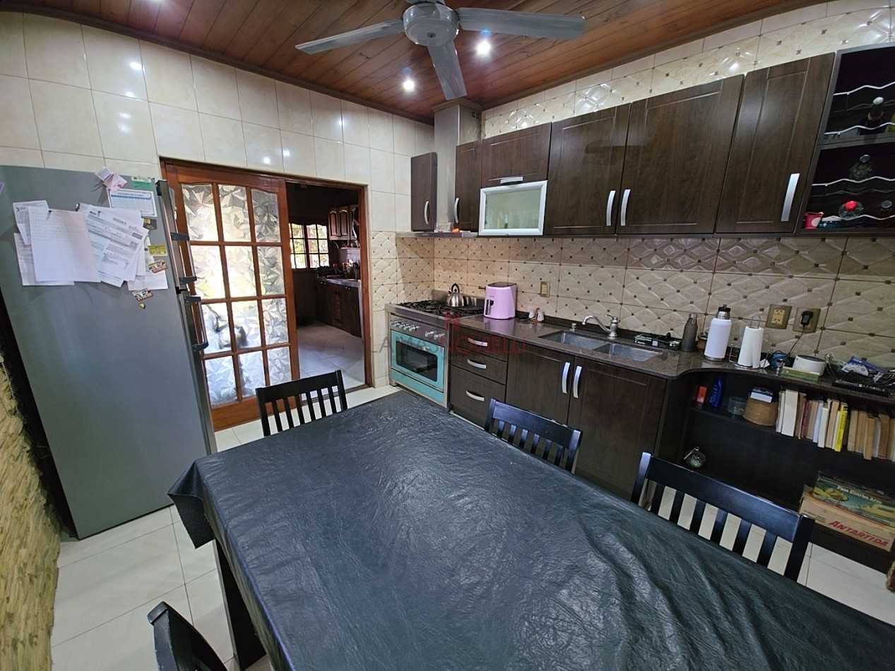 CASA 4 AMBIENTES CON FONDO Y PILETA