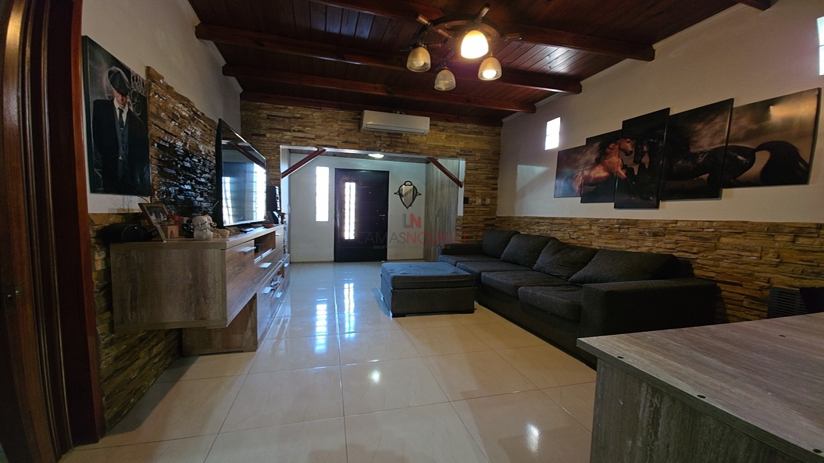 CASA 4 AMBIENTES CON FONDO Y PILETA