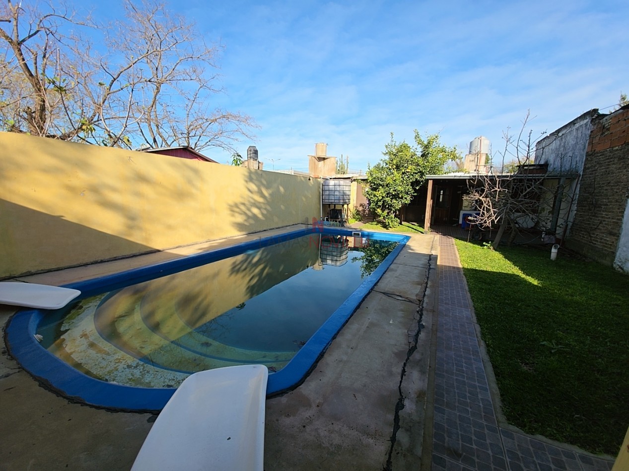 CASA 4 AMBIENTES CON FONDO Y PILETA