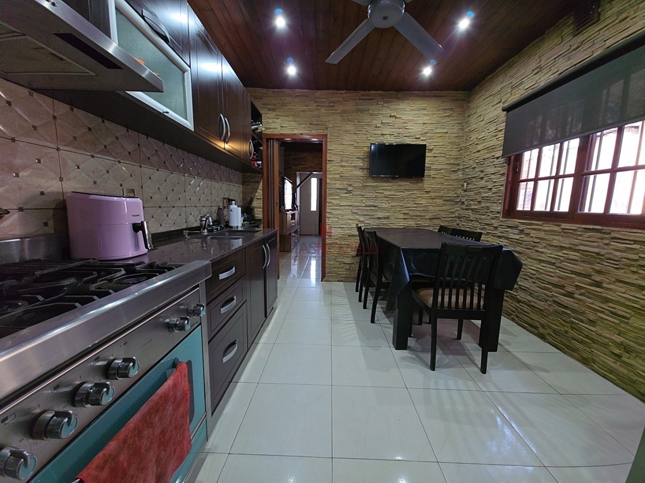 CASA 4 AMBIENTES CON FONDO Y PILETA