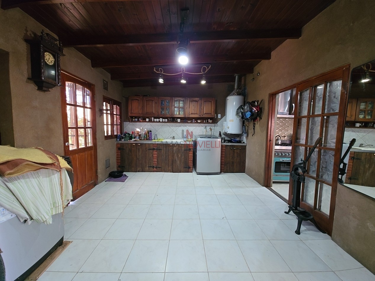 CASA 4 AMBIENTES CON FONDO Y PILETA