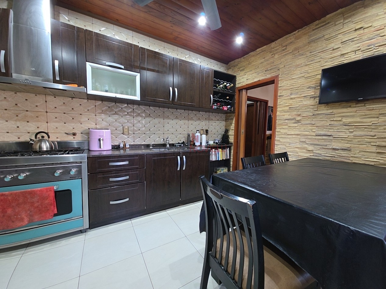 CASA 4 AMBIENTES CON FONDO Y PILETA