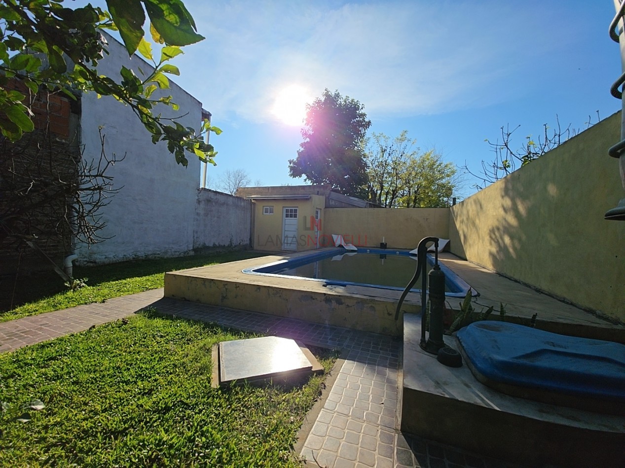CASA 4 AMBIENTES CON FONDO Y PILETA