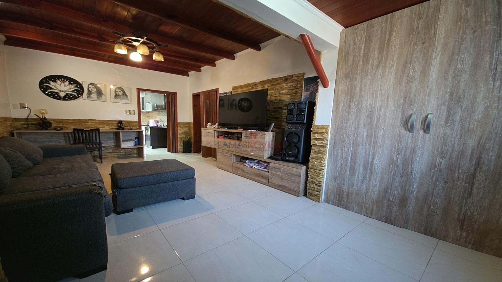 CASA 4 AMBIENTES CON FONDO Y PILETA