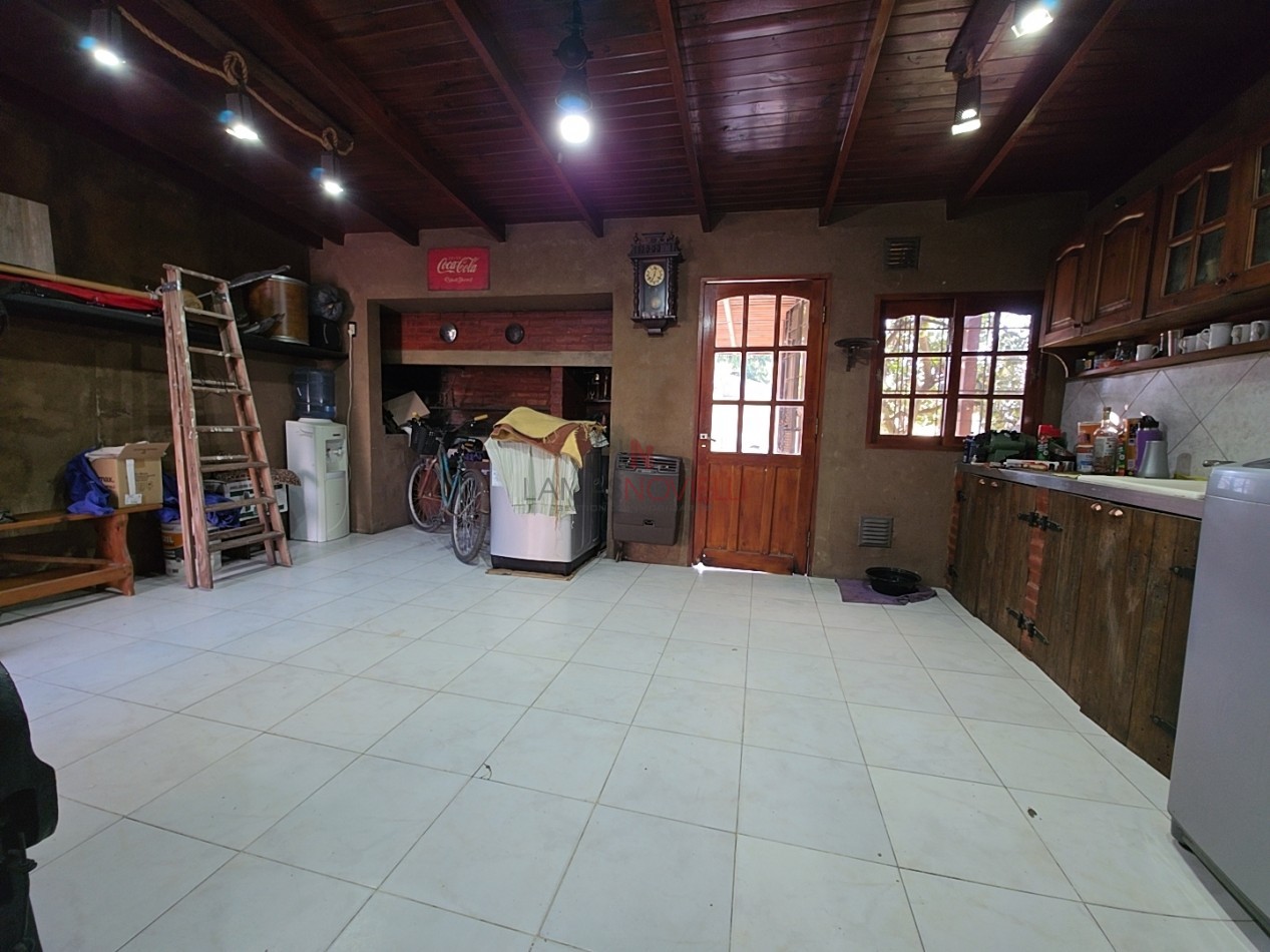 CASA 4 AMBIENTES CON FONDO Y PILETA