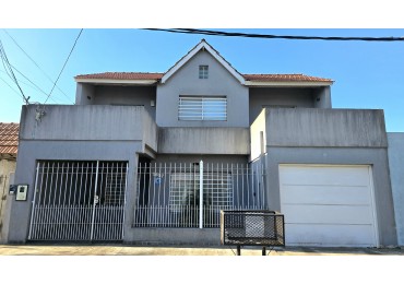 AMPLIA Y MODERNA CASA DE 5 AMBIENTES