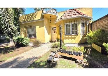 CASA 3 AMBIENTES CON PARQUE Y PILETA