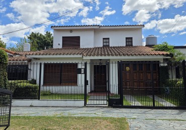 Casa 4 Ambientes en Venta con Parque y Quincho - a 5 Cuadras de la Estacion de Longchamps
